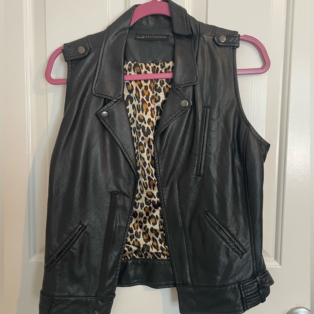 Signature8 Leather Vest with zipper and button detail